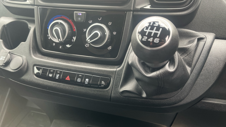 Peugeot Boxer 3500 Heavy L4 Diesel 2.2 BlueHDi 140 H2 Van Professional